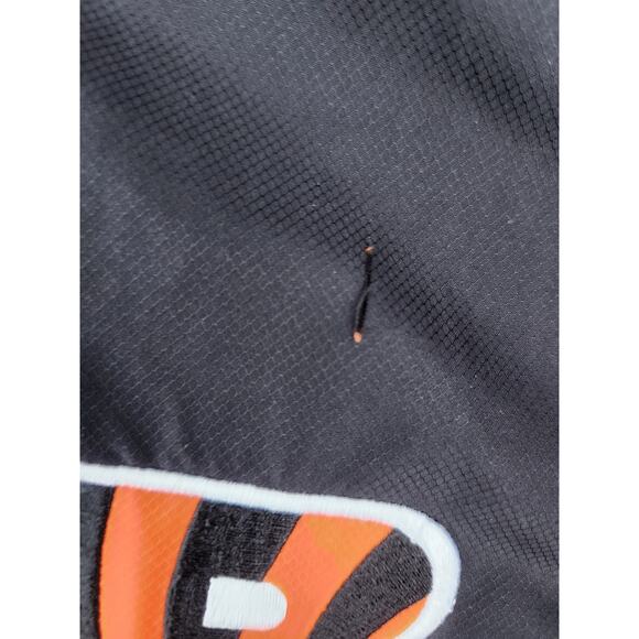 Cincinnati Bengals NFL Windbreaker Jacket Mens L Reversible Fleece 1/4 Zip *Hole - Picture 5 of 9